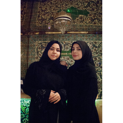 Dania och Zahraah: Rör inte vår moské